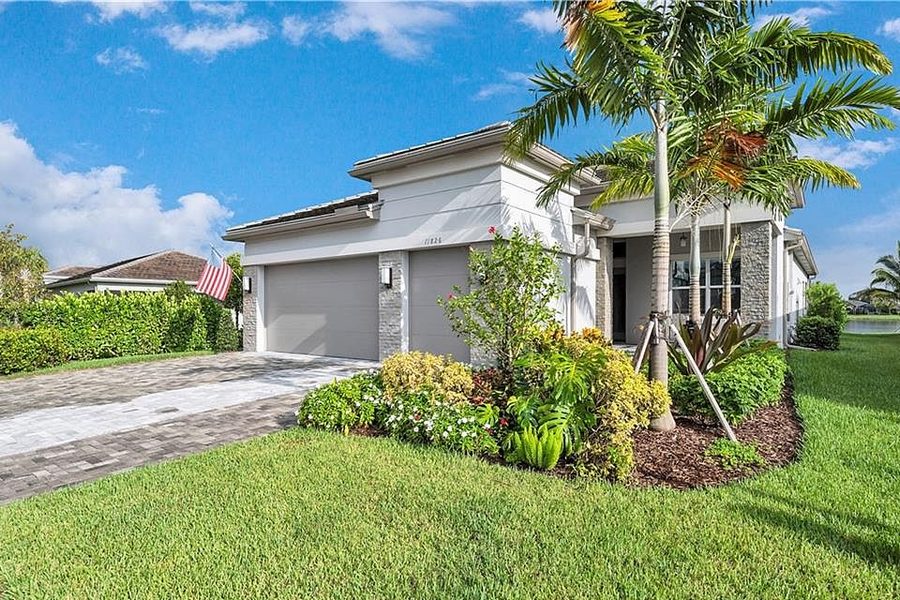 11826 Drake Ln, Naples, FL 34120