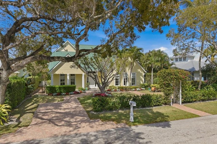 775 Broad Ct N, Naples, FL 34102